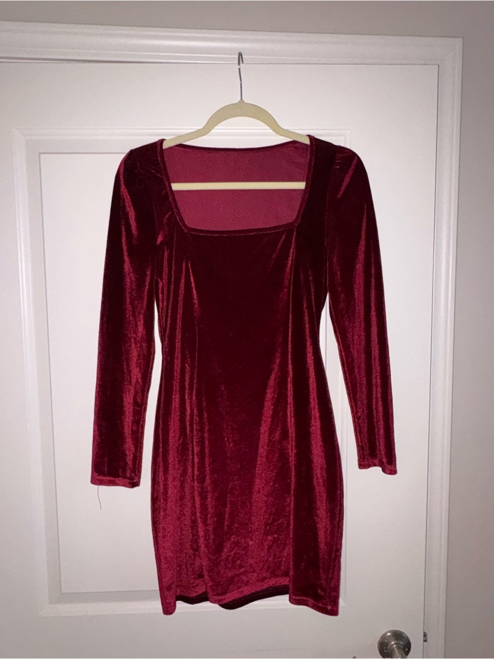 Women's Velvet Square-Neck Long Sleeve Dress - Deep Red